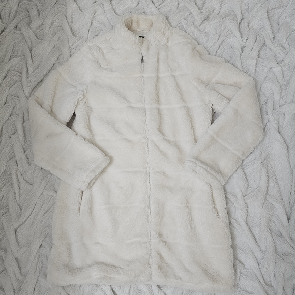 Plush Quilted Jacket from Suzy Shier Cream colour, size Medium - Picture 4 of 6